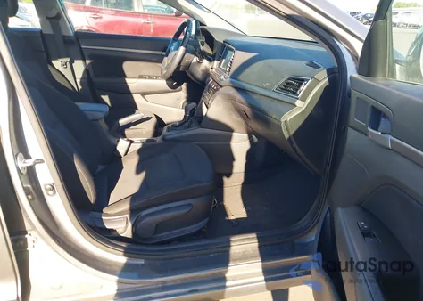 2017 Hyundai Elantra Value Edition z USA, uszkodzony, nr VIN KMHD84LF2HU387488